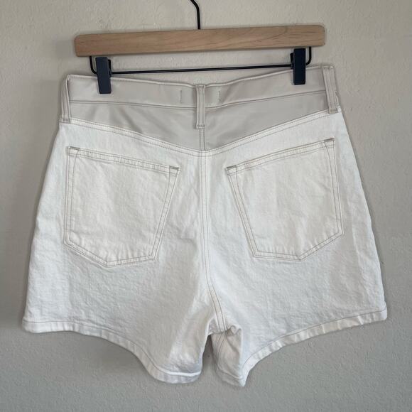 NEW Abercrombie The Dad Short High Rise Cream Faux Leather Waist - Size 30/10 - Picture 7 of 9